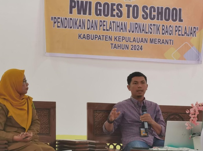 Tingkatkan Minat Baca Terhadap Siswa, PWI Meranti Goes to School